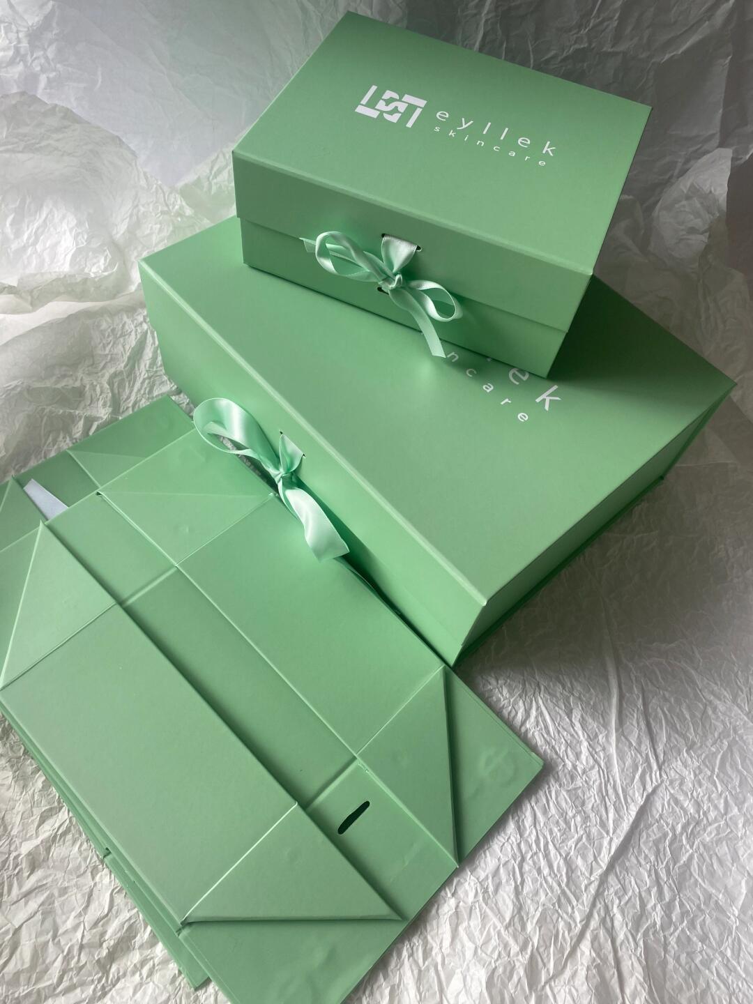 Caja de pliegue magnético de papel dorado de color dorado personalizado para el día de regalos de San Valentín Ventaja de almacenamiento de material de Kraft Material
