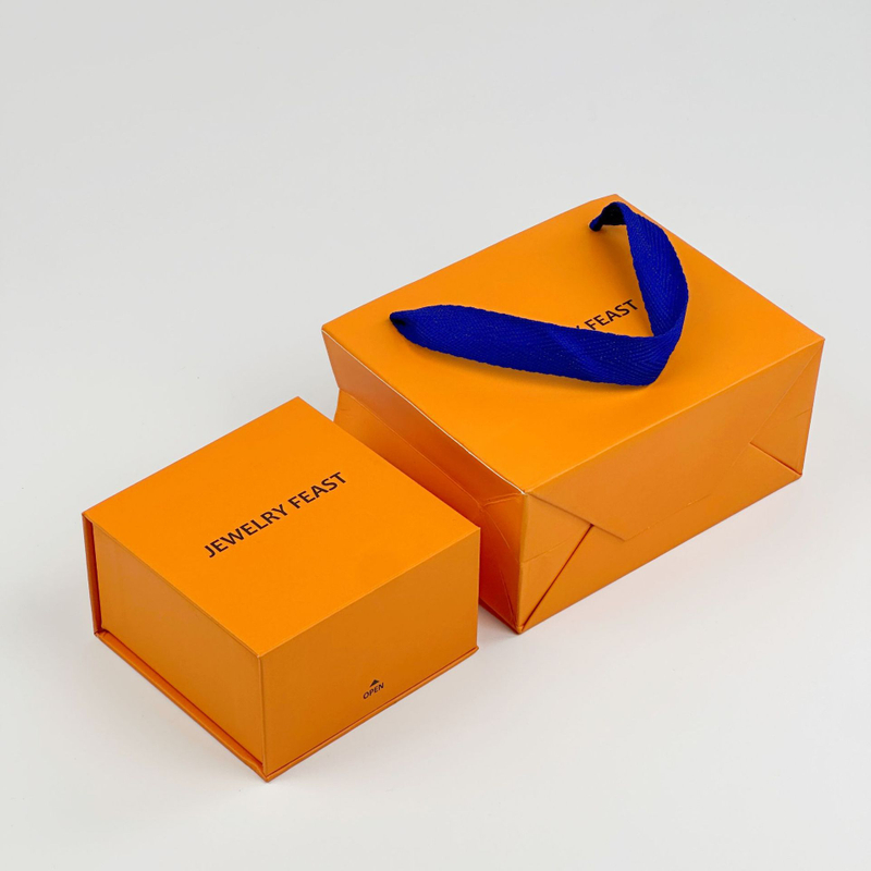 Luxury Flip Joya magnética Box de cartón Pulsero de cartón Collar de arete Joyero con logotipo