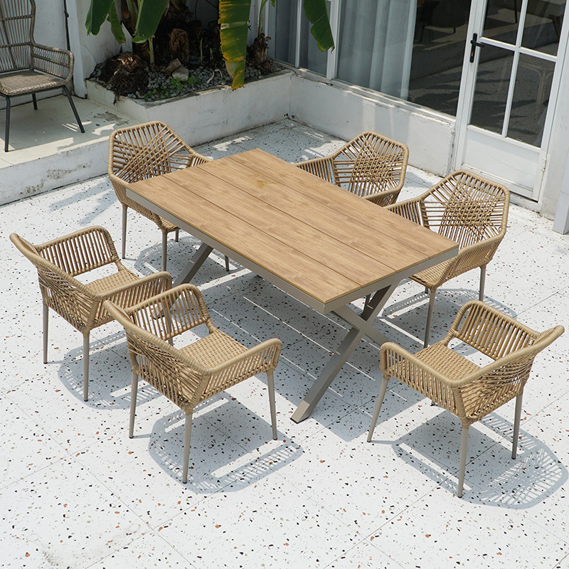 Mesa y sillas de ratán tejida de patio al aire libre
