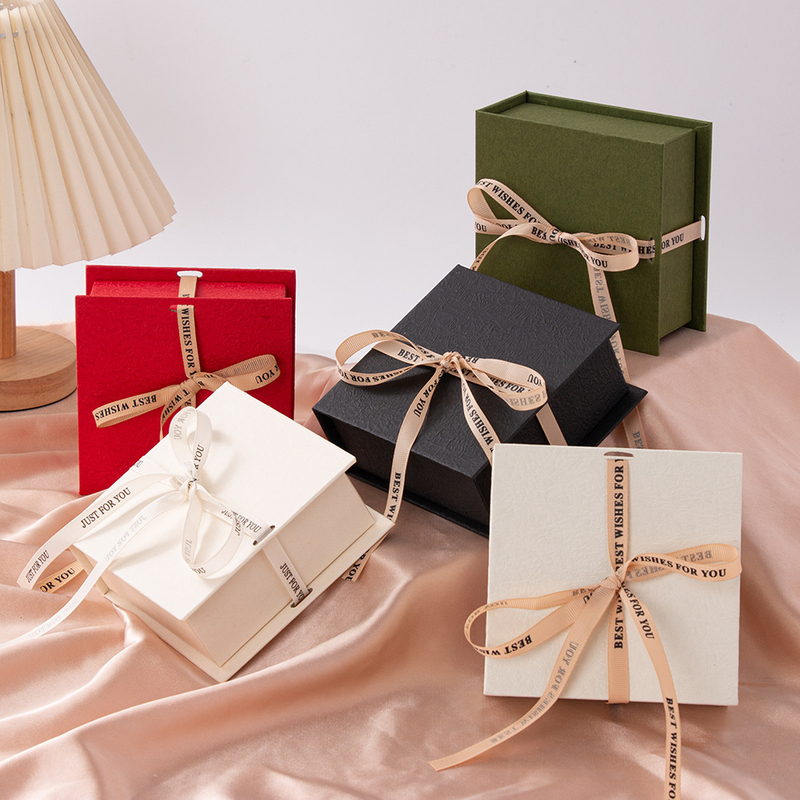 NUEVA LLEGA Caja de regalo de cartón de empaque de joyería ecológica